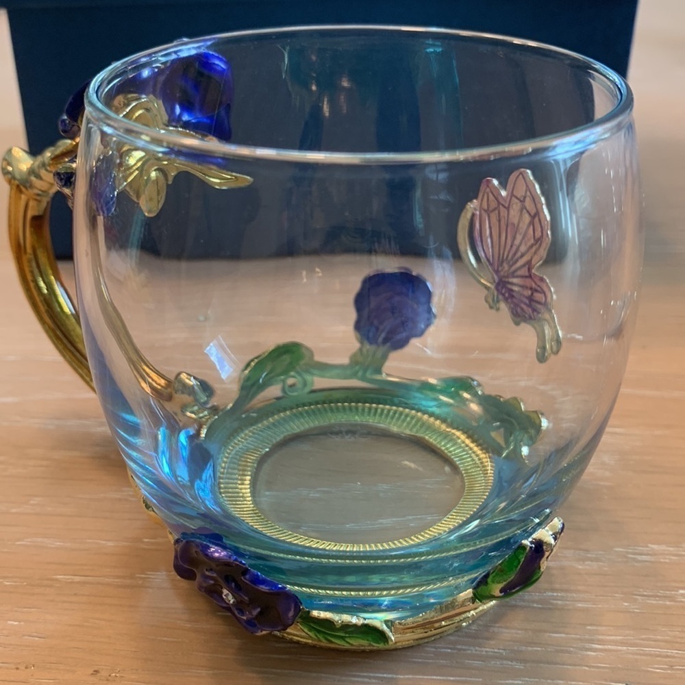Glassyfi cup with gold colored handle, butterfly and flowers, includes spoon - Picture 3 of 9